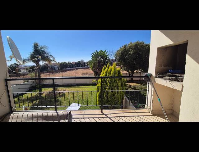 3 BEDROOM APARTMENT FOR SALE IN COUNTRY VIEW